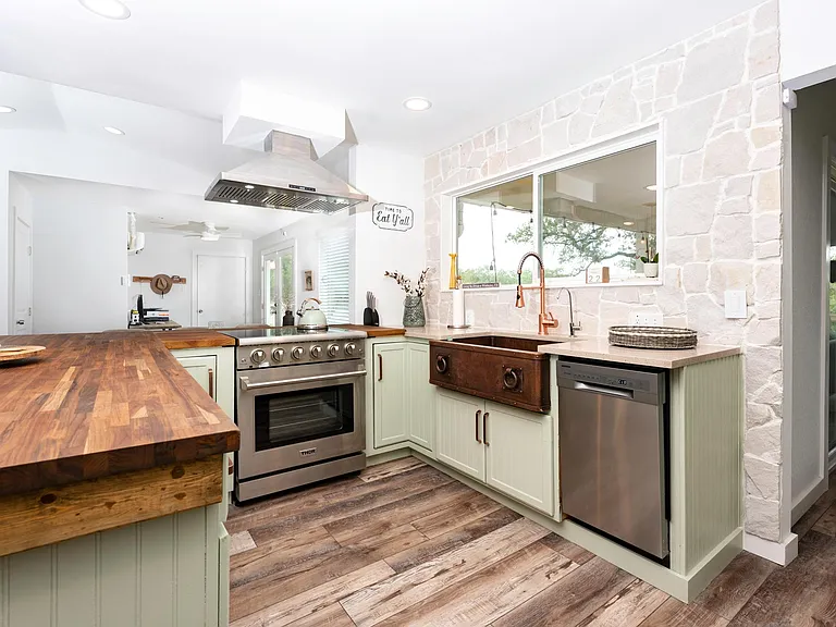 124 S Rainbow Ranch Rd — Photo 10
