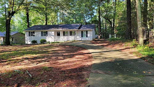 395 Meadowbrook Dr Photo 1