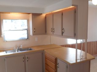 152 Rustic Ln N, Belleville, MI 48111