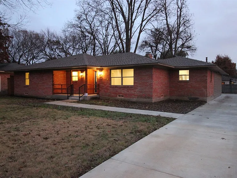 717 Greenleaf Dr — Photo 26