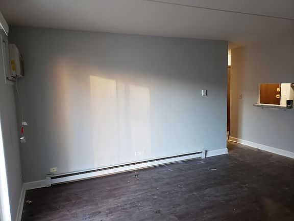 5th image of 214 Circle Ave APT 203