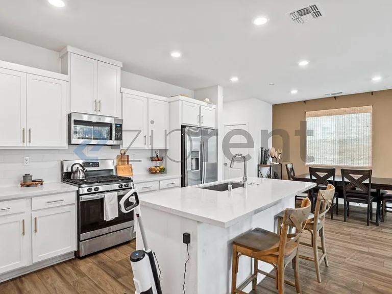 5996 Markham Dr — Photo 11