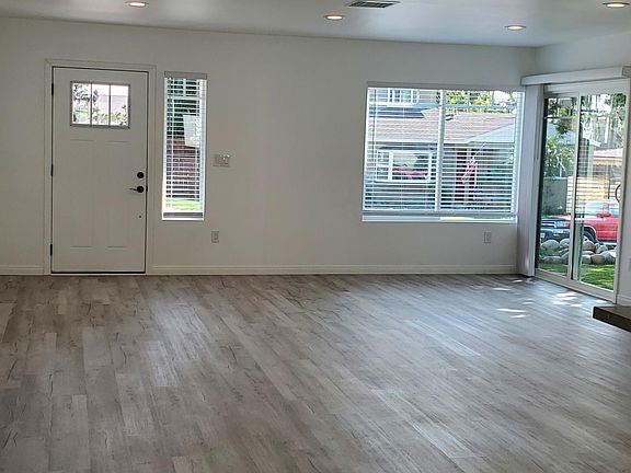 4th image of 4742 Huron Ave