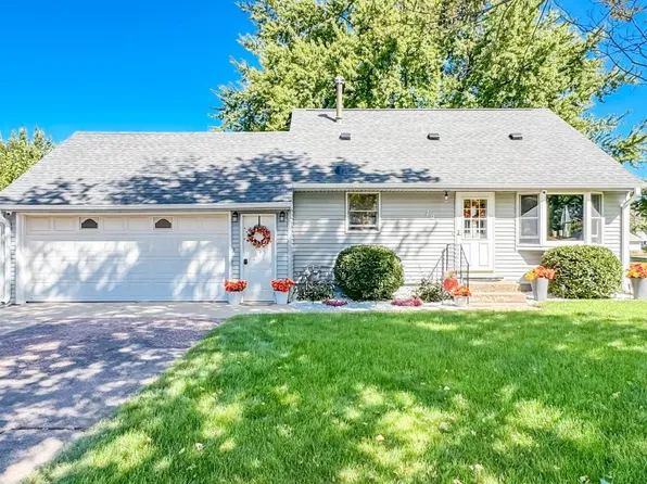 704 Broadway Ave, Valley Springs, SD 57068