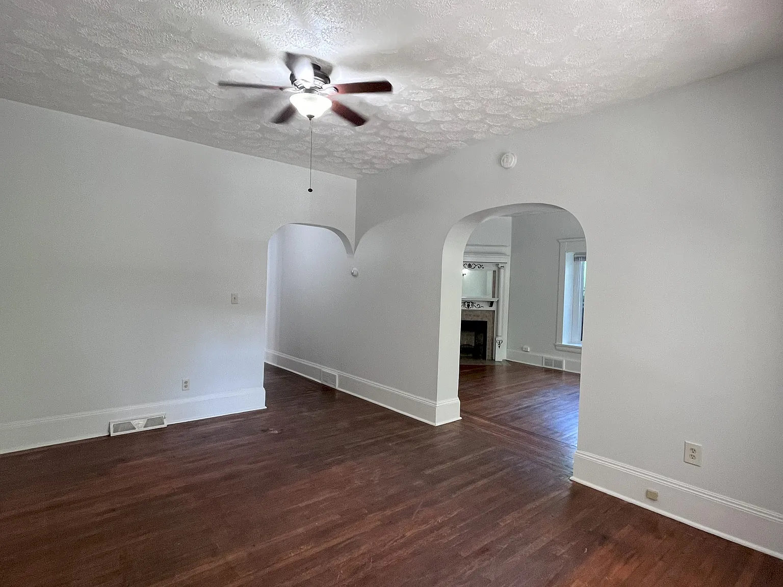 2 bed, 1300 sqft, $1,400 — Photo 4