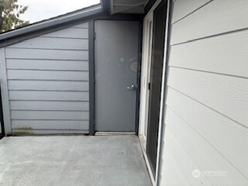 5th image of 2617 NE 4th Street #134