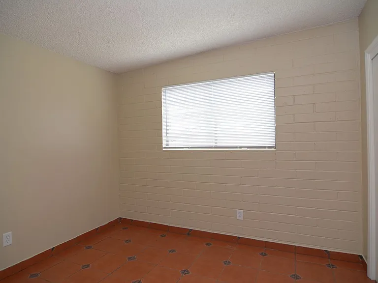 1074 W Pennsylvania Dr — Photo 9