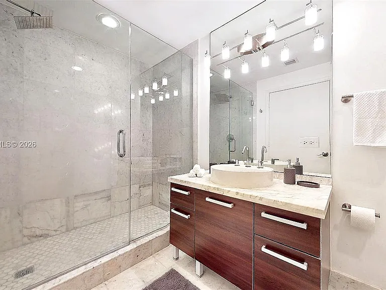 244 Biscayne Blvd #704 — Photo 23