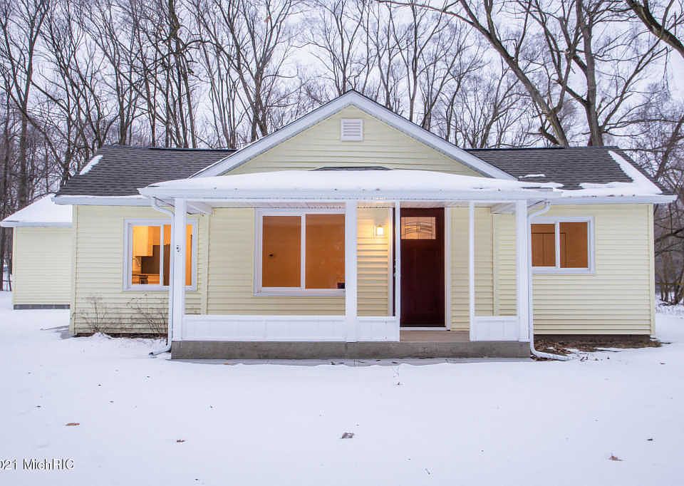1st image of 7976 Courtland Dr NE