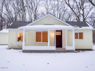 7976 Courtland Dr NE, Rockford, MI 49341