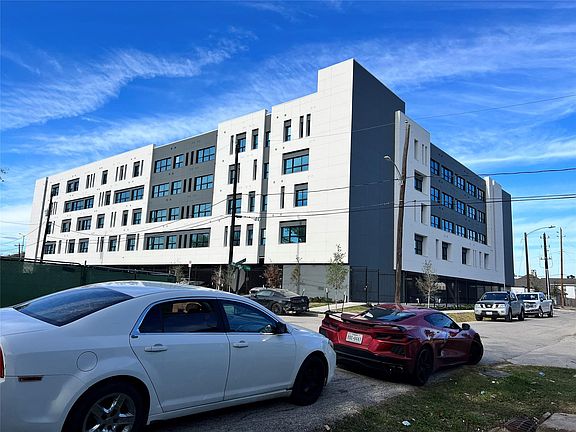 4th image of 2601 Lucinda St