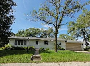114 7th St, Dawson, MN 56232