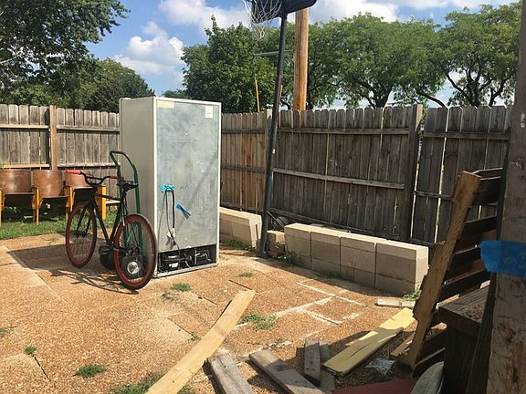 4th image of 407 Country Club Dr
