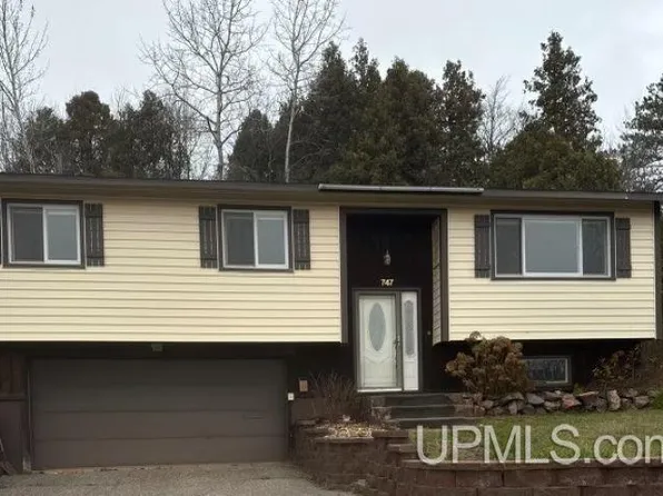747 White Ave, Ishpeming, MI 49849