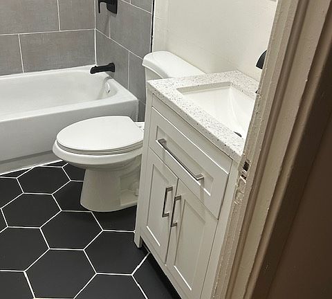 3rd image of 4028 California Ave Floor 2
