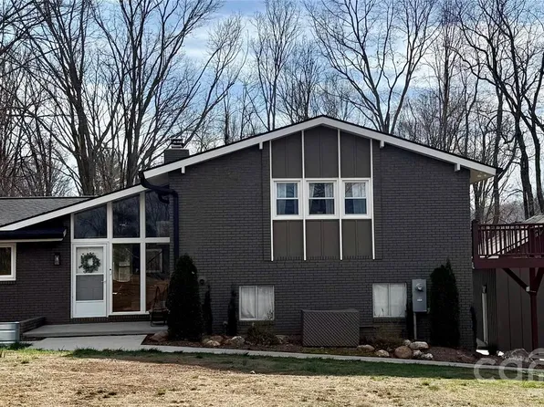 46 Mountain View Dr, Arden, NC 28704