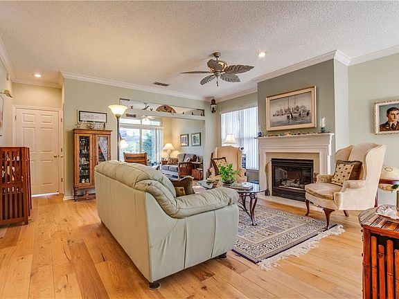 5th image of 2061 Village Ln