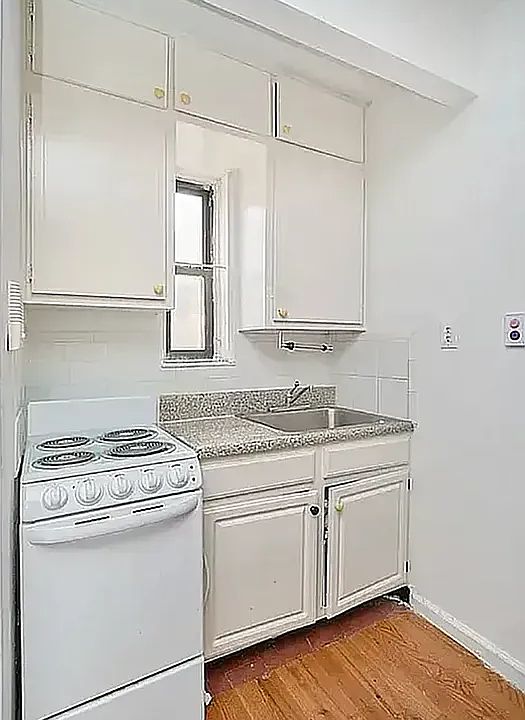 2nd image of 100 Lexington Ave APT 1C