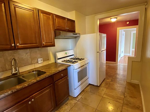 2nd image of 5005 Wyandotte St #2N