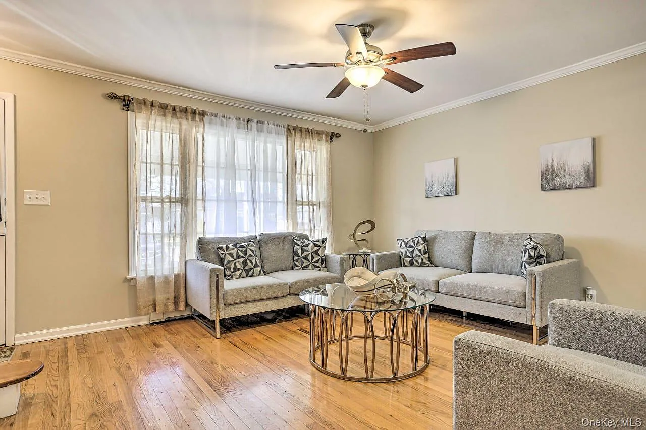 4 bed, 2.0 bath, 2166 sqft, $4,800 — Photo 3