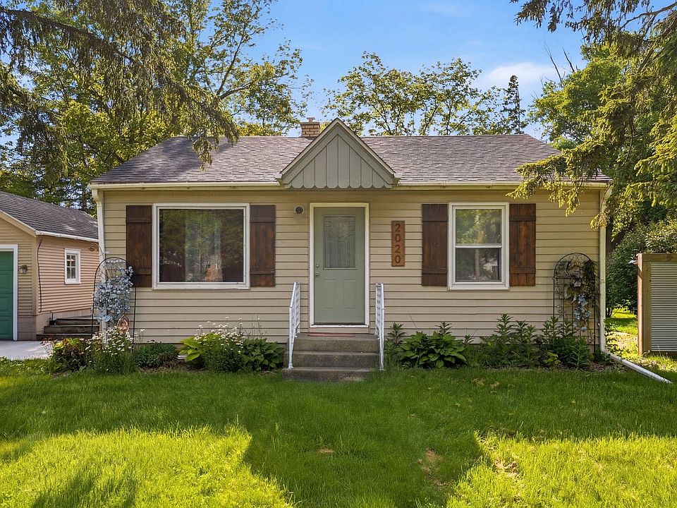 1st image of 2020 7th St SW