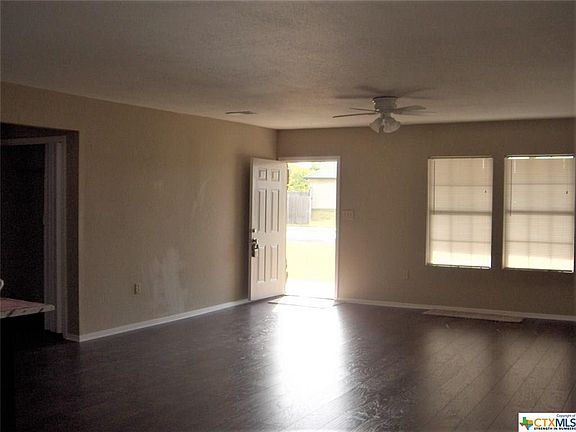 4th image of 1202 Highland Dr