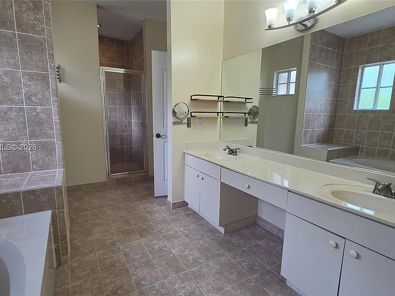 15743 SW 145th Ter — Photo 22