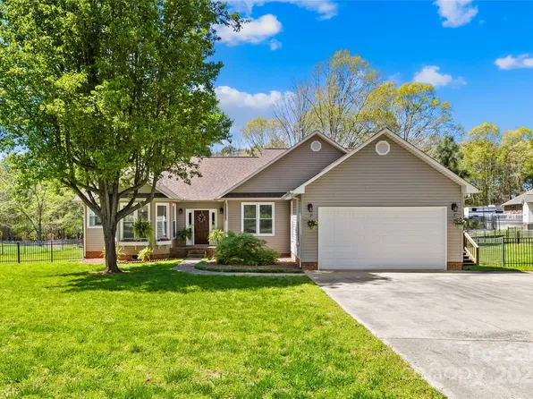 102 Northshore Dr, Cherryville, NC 28021