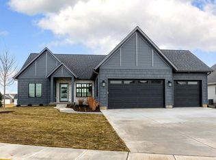 5115 Lakeside Ct, Bettendorf, IA 52722