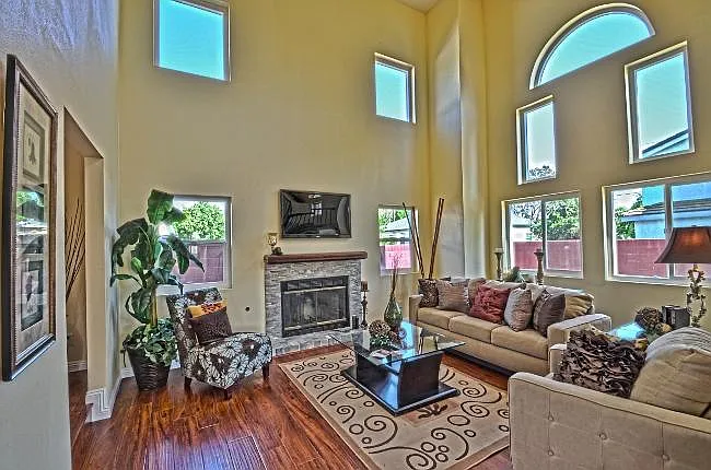 8727 Arcadia Ave — Photo 2