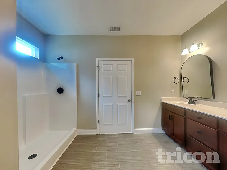 1013 Wickshire Dr — Photo 10