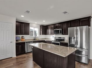 1340 Waggoner Dr, Aubrey, TX 76227