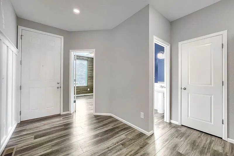 3 bed, 2.5 bath, 2282 sqft, $2,995 — Photo 4