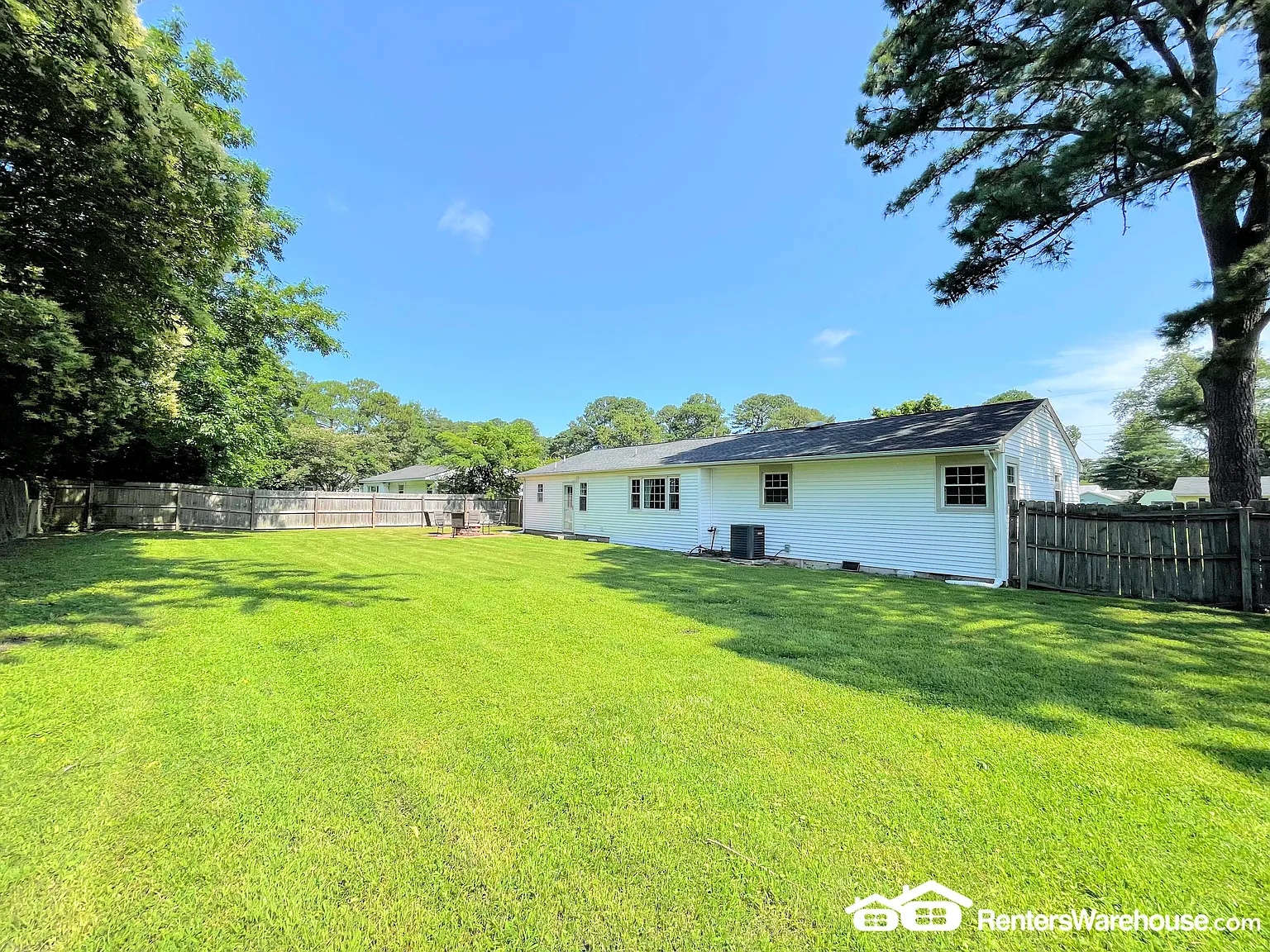 Beautiful Home With Huge Backyard! — Photo 1