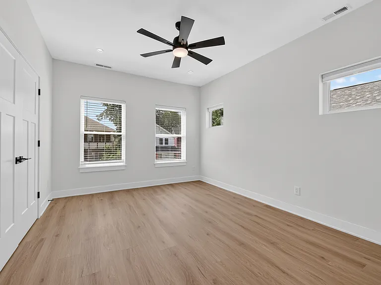 2439 Guilford Ave — Photo 17