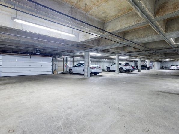 520 N And South Rd APT 105, Saint Louis, MO 63130