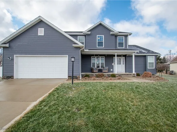 10210 Carrousel Woods Dr, New Middletown, OH 44442