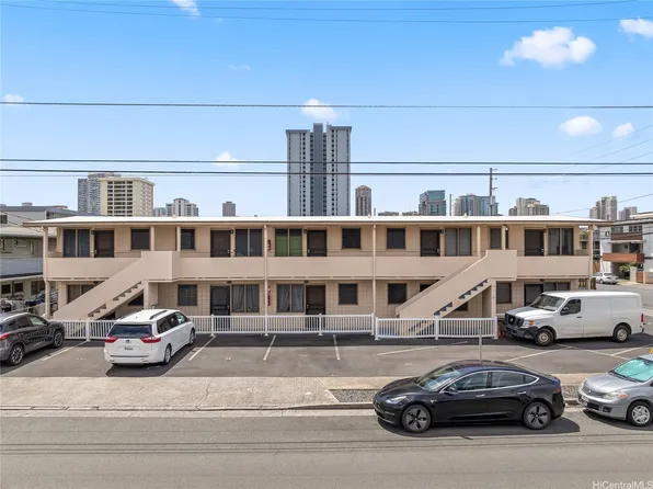 2105 Algaroba St, Honolulu, HI 96826