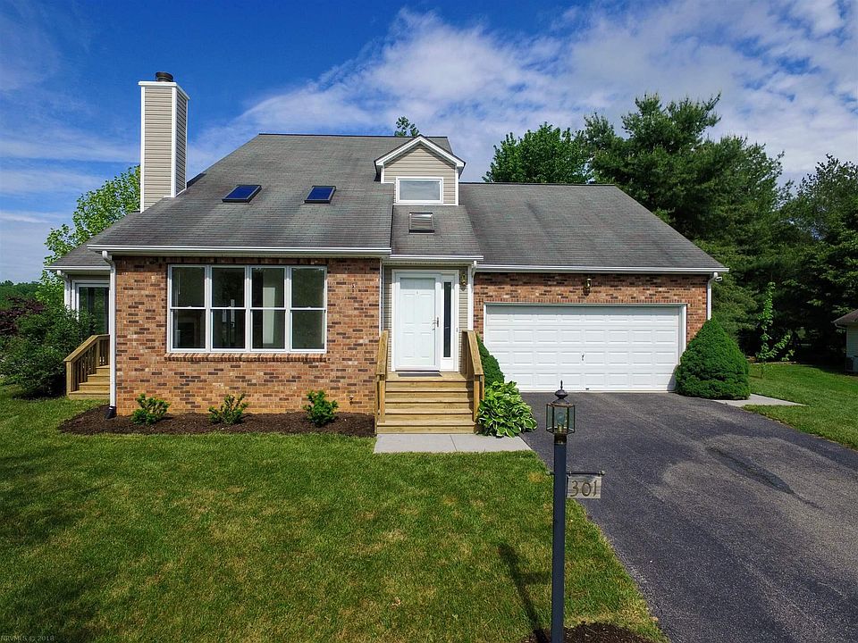 1st image of 301 Cedar Hill Dr