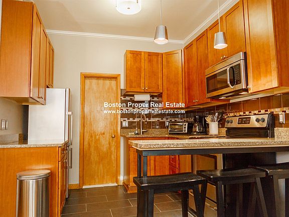 17 Garrison St. #6 Boston - Back Bay Unit Photo 3