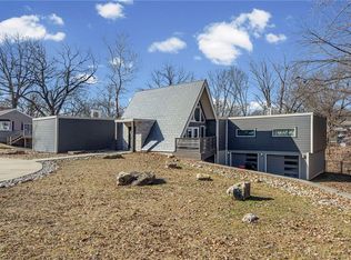 2804 S Whitney Rd, Independence, MO 64057