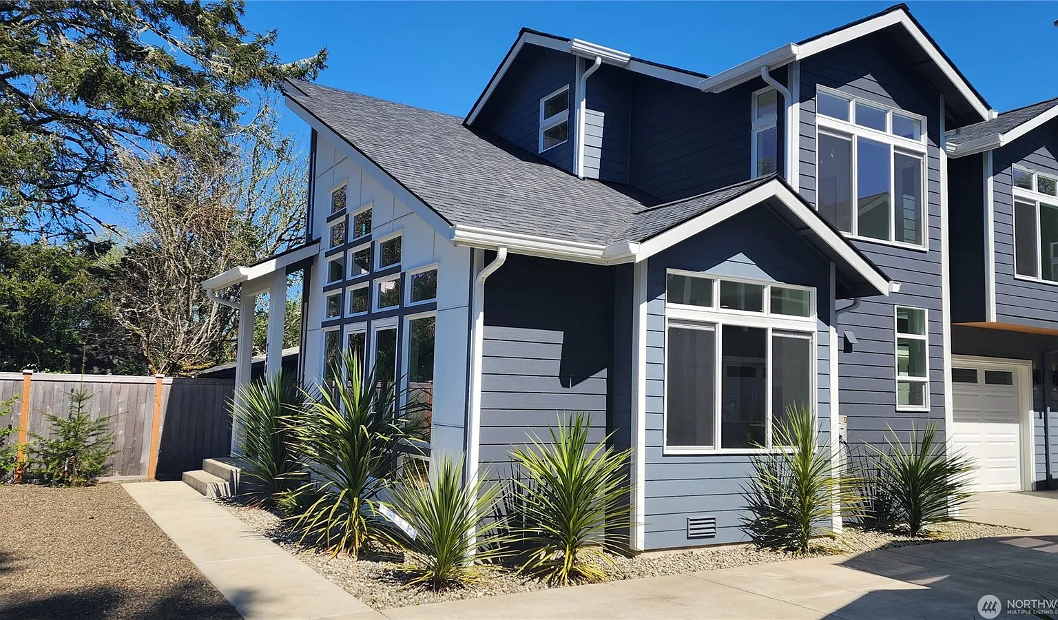 3 bed, 2.5 bath, 1337 sqft, $2,395 — Photo 1