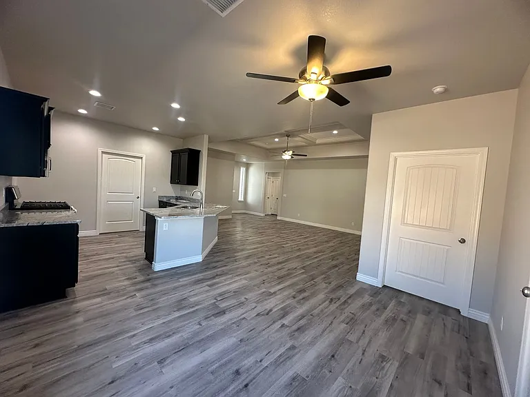 2743 Chambers Ave — Photo 54