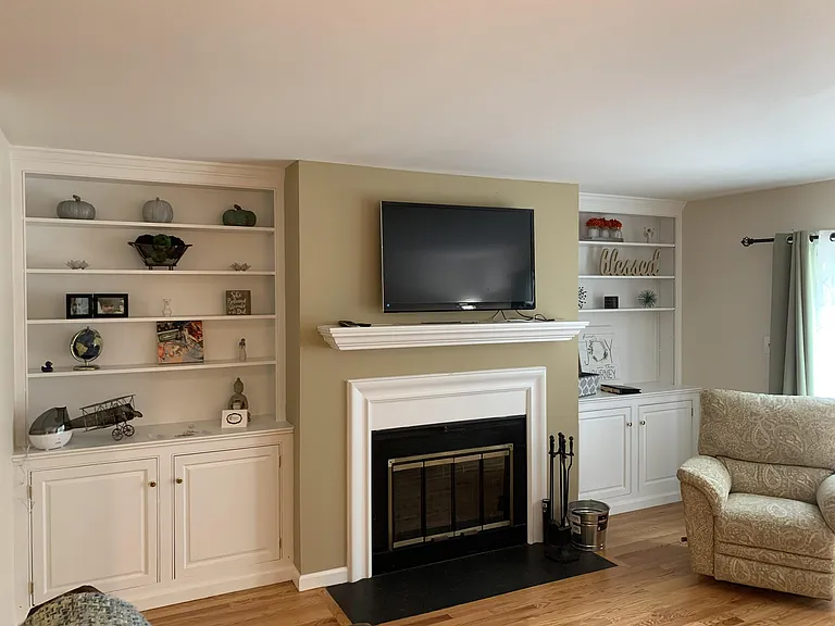 1319 W 10th St — Photo 3