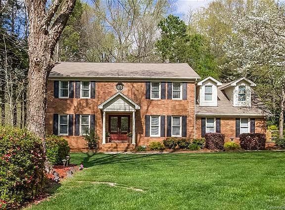 2nd image of 6208 Phyliss Ln