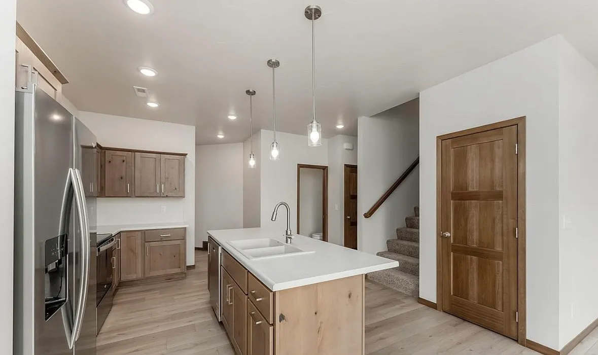 3 bed, 2.5 bath, 1573 sqft, $2,500 — Photo 3