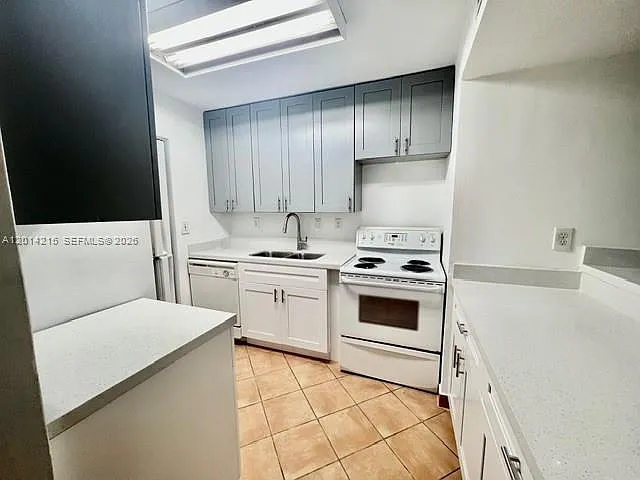 10755 SW 108th Ave #302 — Photo 3