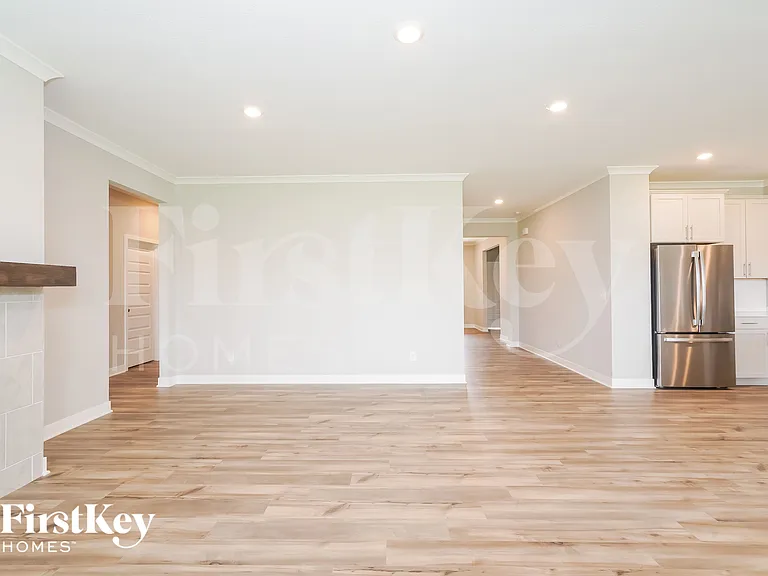 3602 Chalmers Dr — Photo 2