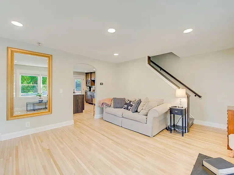 2531 Maple Ln W — Photo 14