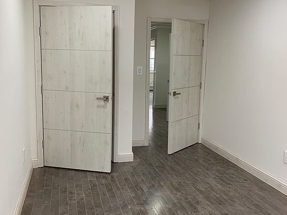 3rd image of 1619 Melville St Floor 1